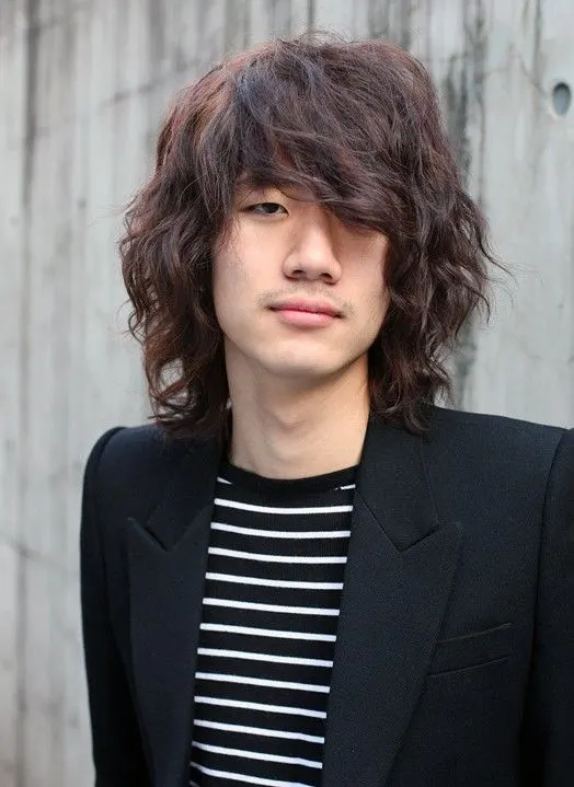 Tousled wolf haircut